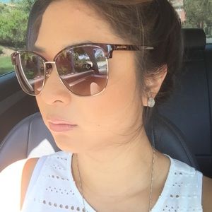 Meet your Posher, Adrienne-marie